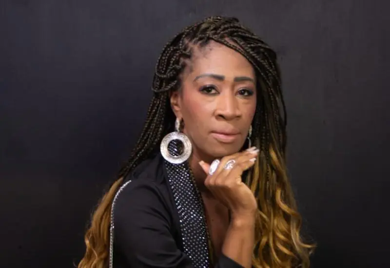Dia Internacional da Mulher: Conheça Jueliza Cardoso Calisto a “Maju, Afroempreendedora e Inovadora da Arte Sustentável em São Mateus
