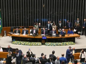 Minoria discorda sobre voto distrital misto frente à ofensiva do centrão