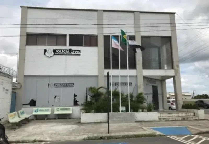Mulher vai buscar documentos de divórcio e é esfaqueada pelo ex em Linhares