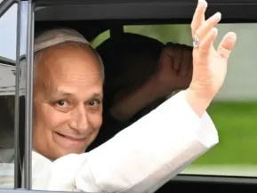 O Papa Leão XIV deixa hospital quatro dias após a cirurgia
