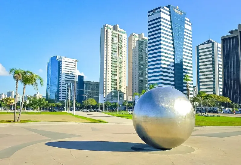 Brasil ajuda a impulsionar turismo internacional, com alta de 37% nas chegadas em 2025