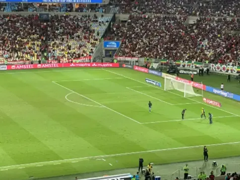 Palmeiras provoca Flamengo após críticas de jogadores ao gramado do Maracanã: 'O tempo é o senhor da razão'