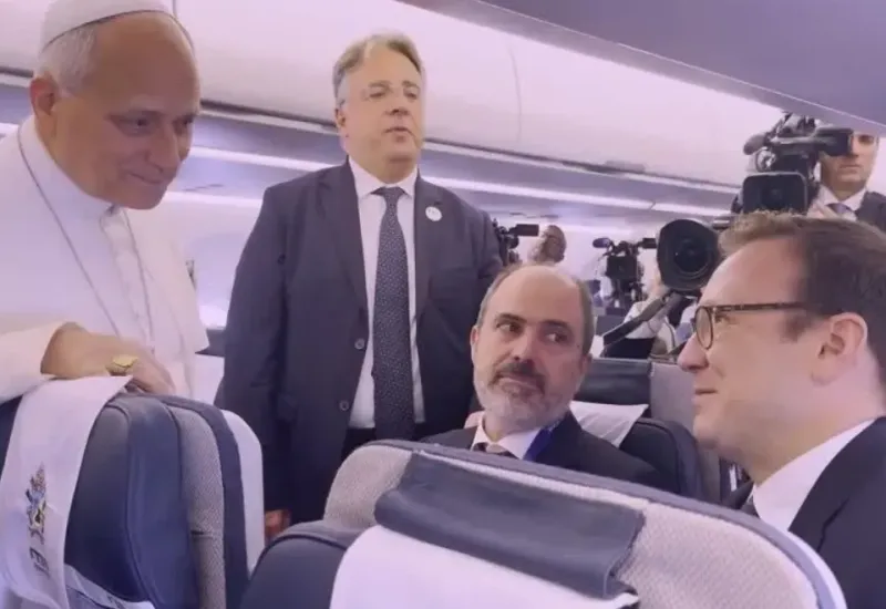 Papa Leão XIV defende liberdade de imprensa em viagem à França