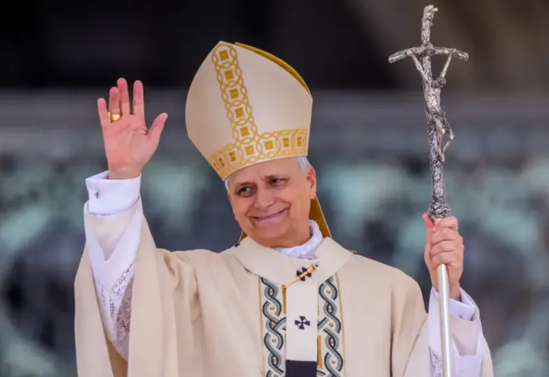 Papa Leão XIV deve ser internado na manhã de terça-feira, diz Vaticano