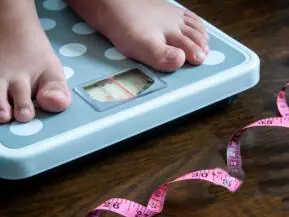 Metade das crianças e adolescentes brasileiros pode ter excesso de peso até 2040