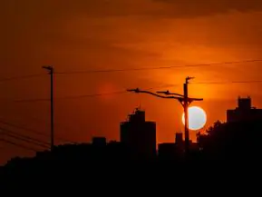 Massa de ar seco mantém tempo firme e temperaturas chegam aos 32°C no Norte do Estado