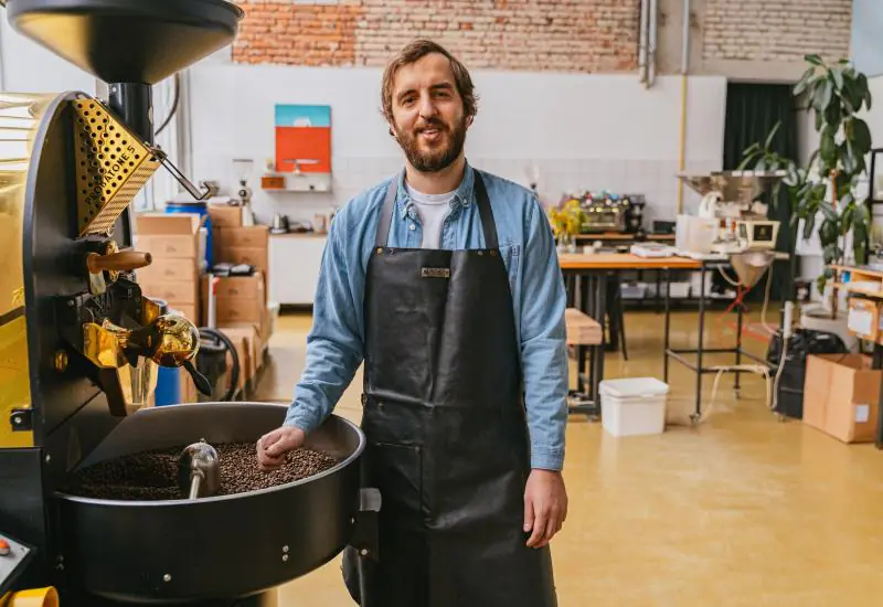 O Paradoxo do Café: Safra recorde à vista, mas o bolso do produtor ainda dói