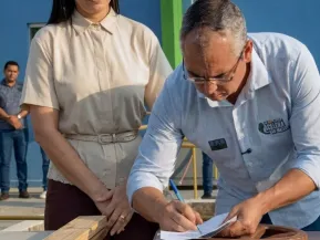 Prefeito Marcus Batista assina ordem de serviço para reforma dos tanques do SAAE
