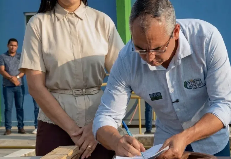 Prefeito Marcus Batista assina ordem de serviço para reforma dos tanques do SAAE