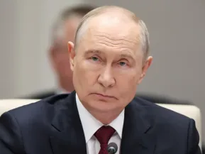 Putin diz que Rússia mantém contatos com governo Trump e busca aproximação