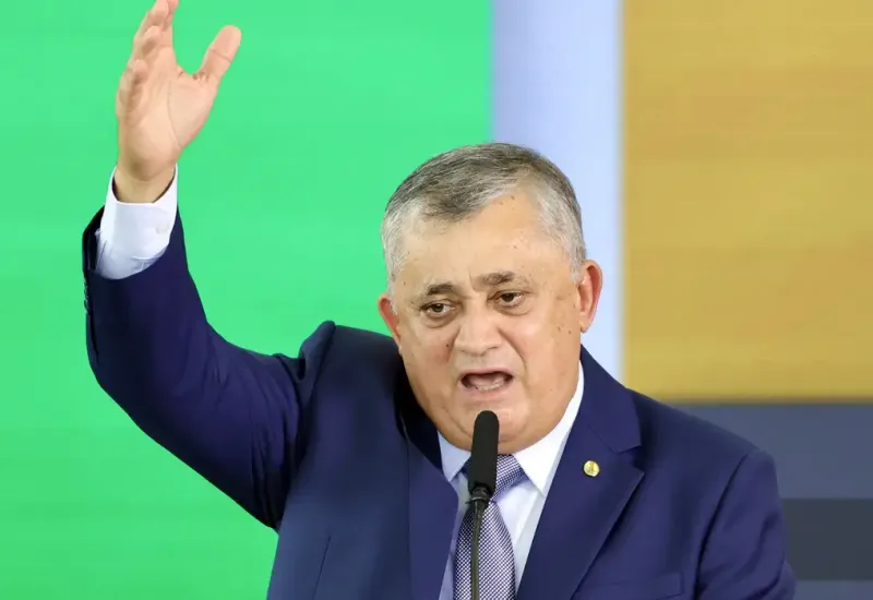 José Guimarães toma posse no Ministério das Relações Institucionais