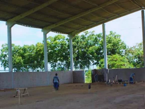 Parceria entre Jaguaré e Governo do Estado acelera construção  da quadra da Escola Marciano Altoé