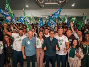 Renato Casagrande cumpre agenda de campanha na Serra ao lado de Ricardo Ferraço e lideranças políticas