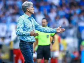 Renato critica número de estrangeiros no Grêmio e cita Amuzu: 'Não fala português'