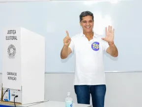 Ricardo Ferraço vota em Vitória e demonstra confiança na vitória nas urnas