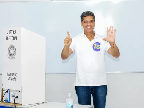 Ricardo Ferraço vota em Vitória e demonstra confiança na vitória nas urnas