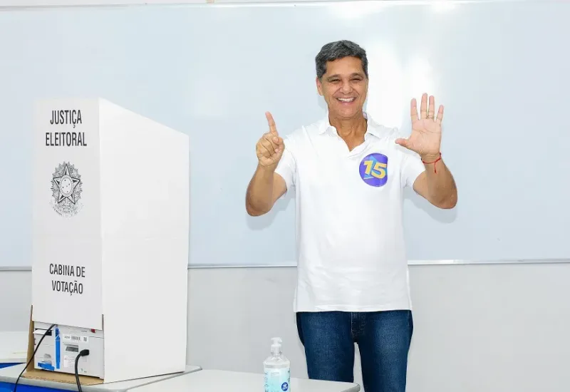 Ricardo Ferraço vota em Vitória e demonstra confiança na vitória nas urnas