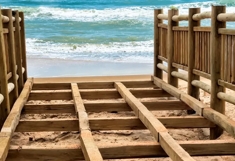 São Mateus reforma passarelas de acesso à praia de Guriri para o Verão 2027