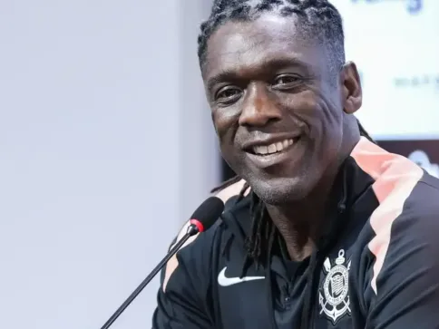 Seedorf nega influência de Memphis e exalta Corinthians: 'Leão ferido é perigoso'