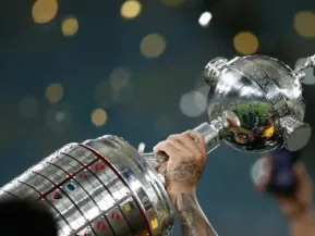 Noite de futebol: gigantes brasileiros estreiam na Libertadores e Sul-Americana