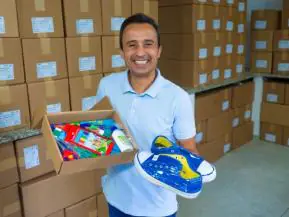 Prefeitura de Linhares distribuirá gratuitamente mais de 19 mil pares de tênis a estudantes da rede municipal