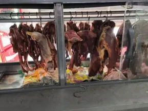 Venda de carne clandestina em açougues: polícia mira grupo suspeito de furtar e abater gado no ES