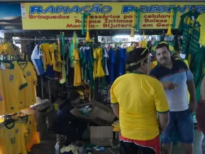 Vendas no comércio caem 0,8% em julho, com “ressaca” da Copa do Mundo