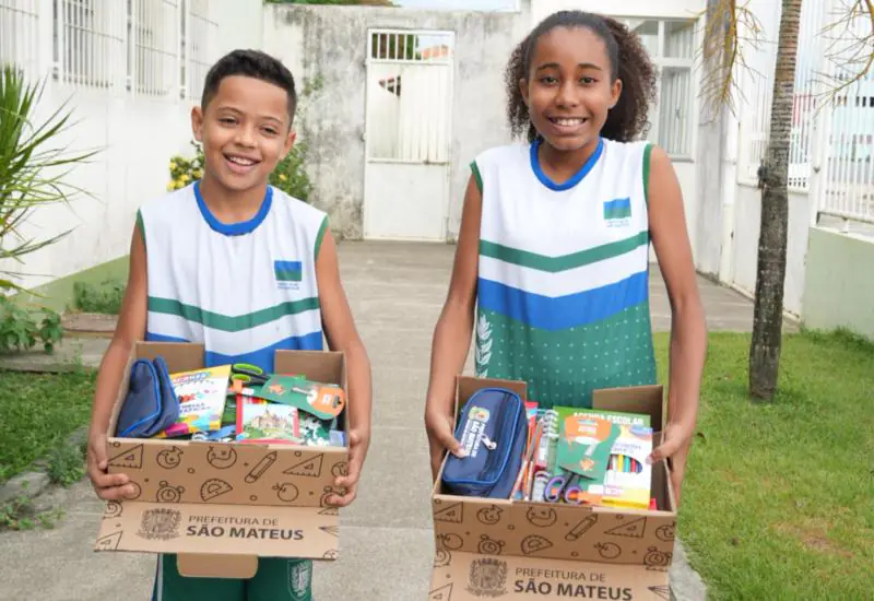 VOLTA ÀS AULAS: Prefeitura de São Mateus inicia entrega de kits escolares e novos uniformes 2026