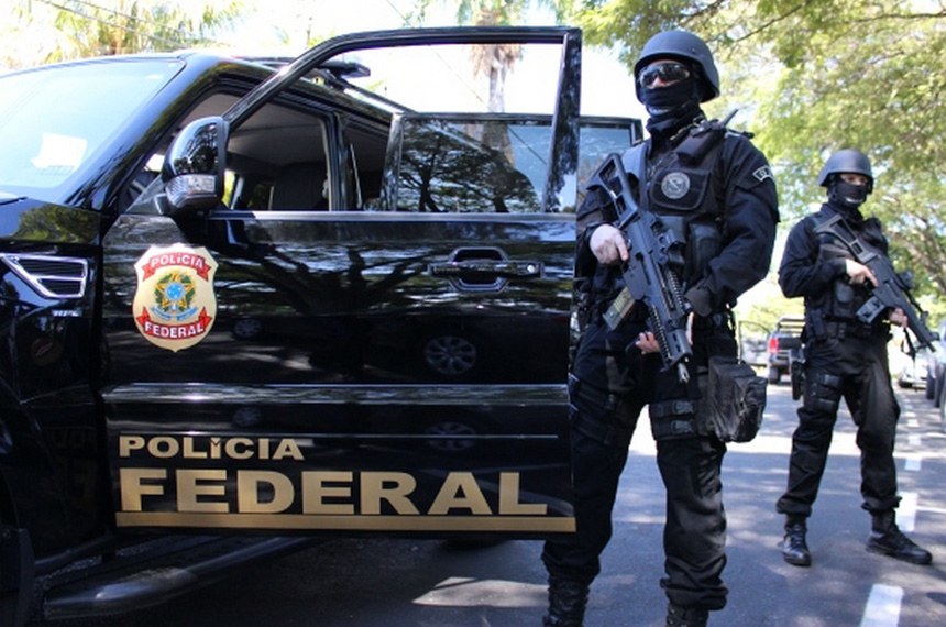 80 agentes federais e 35 policiais militares, que cumpriram mandados de busca e apreensão e de prisão preventiva em diversos bairros de Cachoeiro de Itapemirim.