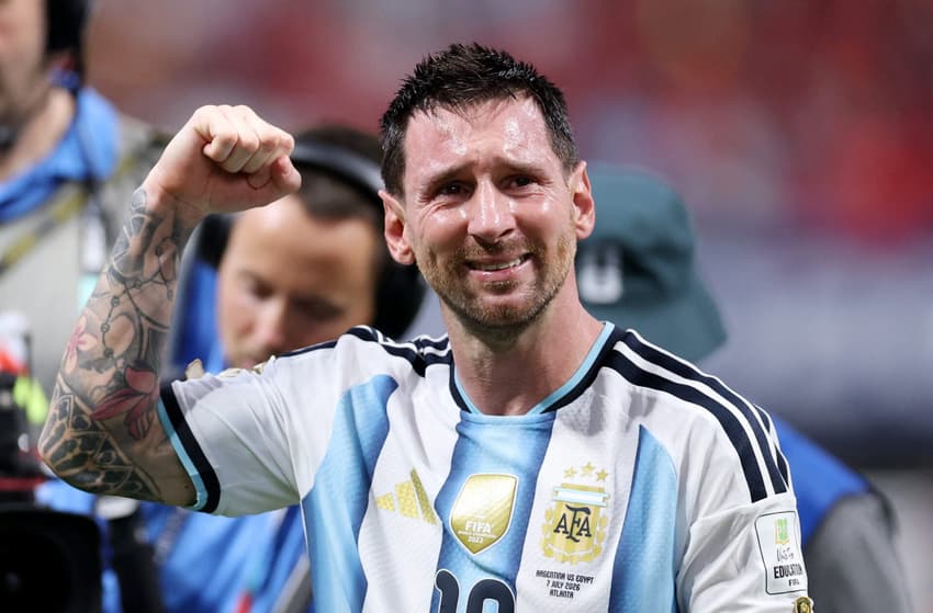 Messi cai no choro após virada histórica da Argentina sobre o Egito