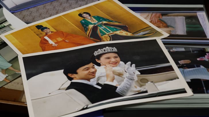 A família imperial é de grande importância para a população japonesa, com alguns cidadãos até mantendo fotos deles em suas casas • Junta Ishikawa/CNN