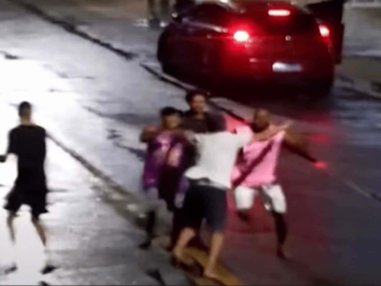 imagens de seguranca capturaram briga em aracruz es