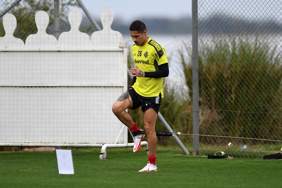Paolo Guerrero em treino no Inter — Foto: Ricardo Duarte/Divulgação, Inter