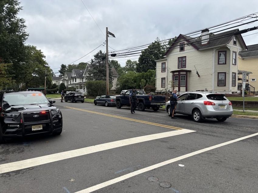 Policias dos EUA fazem operação para multar motoristas que dirigem enquanto usam o celular • Departamento de polícia de Dunellen, Nova Jersey, via Facebook